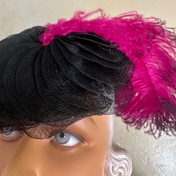 ALLURING 1930s' BLACK CRIN TILT HAT WITH FUCHSIA OSTRICH FEATHER EDGED IN BLACK
